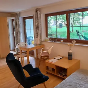 Apartment Mit Küche Und Balkon Oder Terrasse, Ruhig Und Gut Erreichbar, Piding